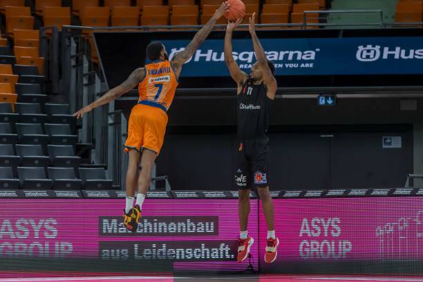 虽然两人都 虽然两人都